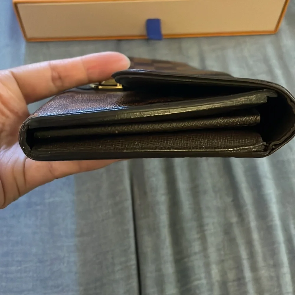 Louis Vuitton wallet/sling - Picture 10 of 11